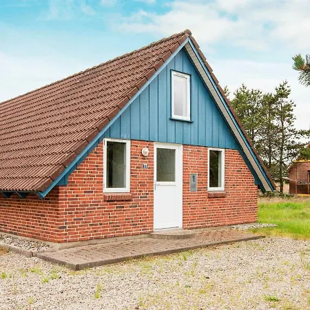 Three-bedroom Holiday In Dyrvik Hébergement de vacances
