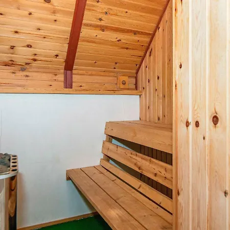 Three-bedroom Holiday In Dyrvik Hébergement de vacances *