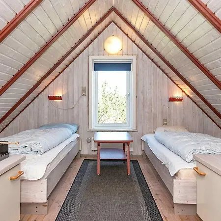 Three-bedroom Holiday In Dyrvik Hébergement de vacances