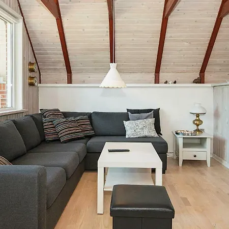 Three-bedroom Holiday In Dyrvik Hébergement de vacances